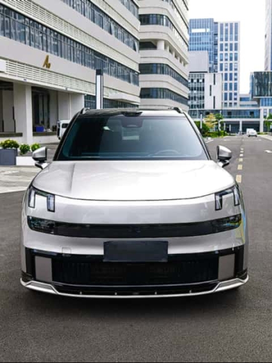 Bodykit GF Lynk & Co 900